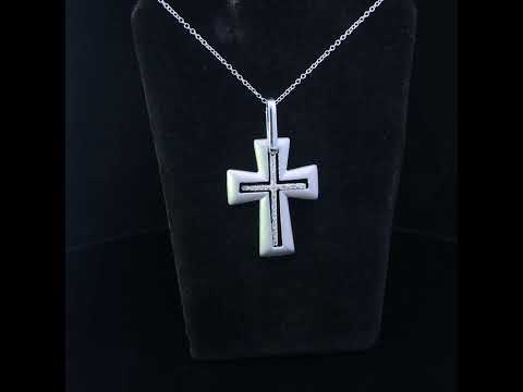 Rotating video showing the jewelry item