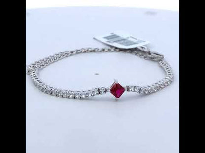 Rotating video showing the jewelry item