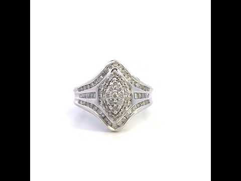 Rotating video showing the jewelry item