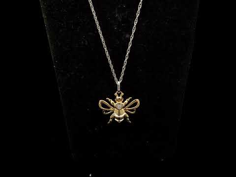 Rotating video showing the jewelry item