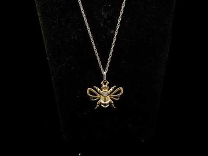 Rotating video showing the jewelry item