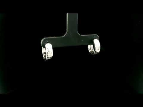 Rotating video showing the jewelry item