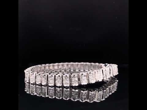 Rotating video showing the jewelry item