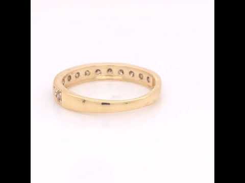 Rotating video showing the jewelry item