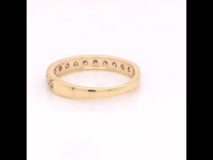 Rotating video showing the jewelry item