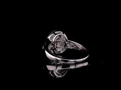 Rotating video showing the jewelry item