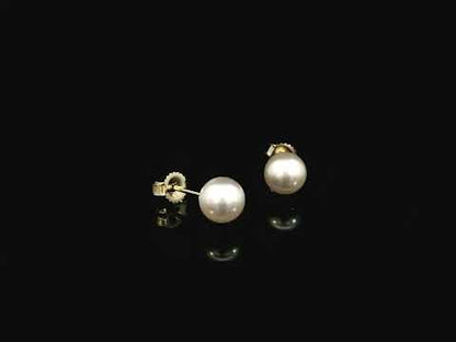 Rotating video showing the jewelry item