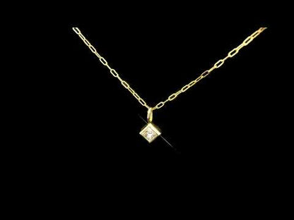 Rotating video showing the jewelry item