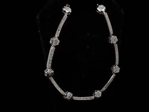 Rotating video showing the jewelry item