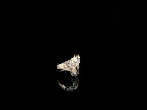 Rotating video showing the jewelry item