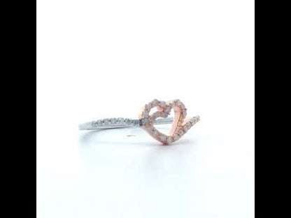 Rotating video showing the jewelry item