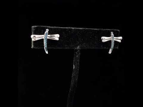 Rotating video showing the jewelry item