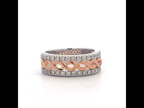 Rotating video showing the jewelry item