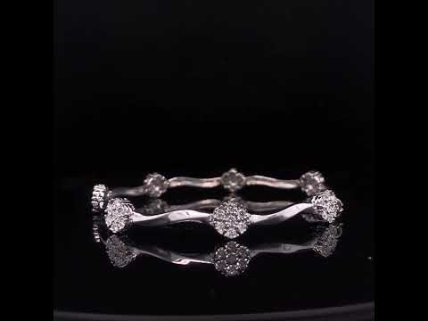 Rotating video showing the jewelry item