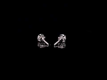 Rotating video showing the jewelry item