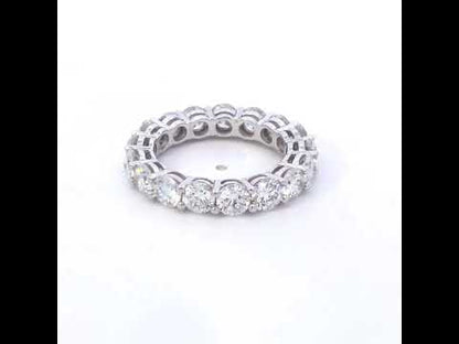 Rotating video showing the jewelry item