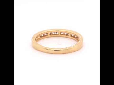 Rotating video showing the jewelry item