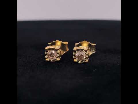 Rotating video showing the jewelry item