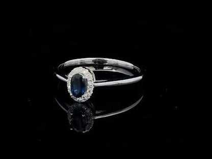Rotating video showing the jewelry item