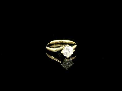 Rotating video showing the jewelry item