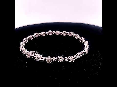 Rotating video showing the jewelry item