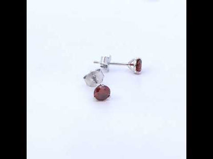 Rotating video showing the jewelry item