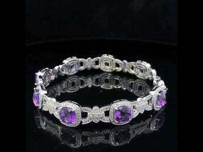 Rotating video showing the jewelry item