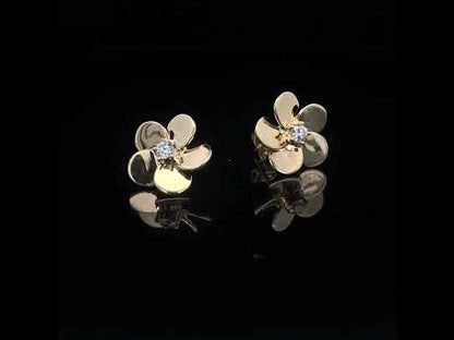 Rotating video showing the jewelry item