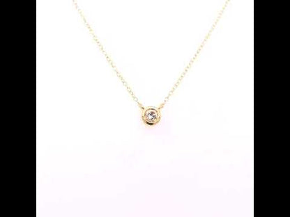 Rotating video showing the jewelry item