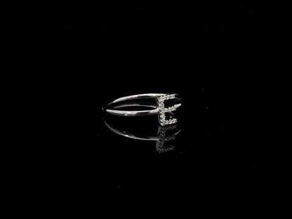 Rotating video showing the jewelry item