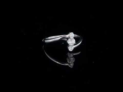Rotating video showing the jewelry item