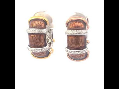 Rotating video showing the jewelry item