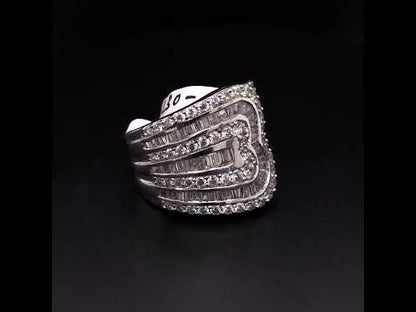 Rotating video showing the jewelry item