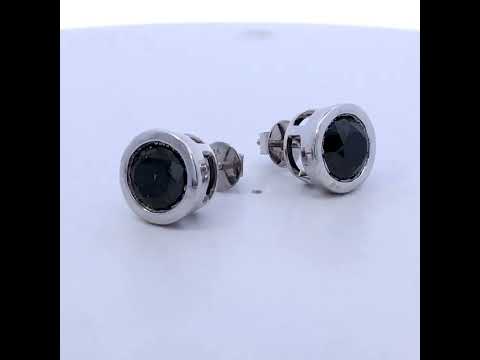 Rotating video showing the jewelry item