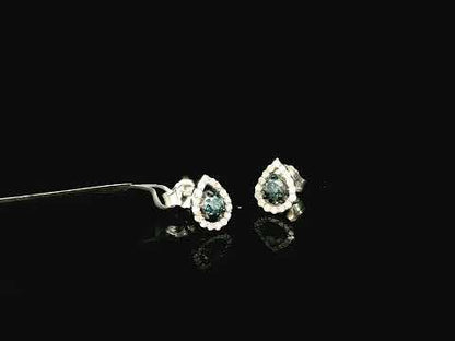 Rotating video showing the jewelry item