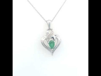 Rotating video showing the jewelry item