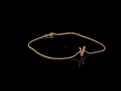 Rotating video showing the jewelry item