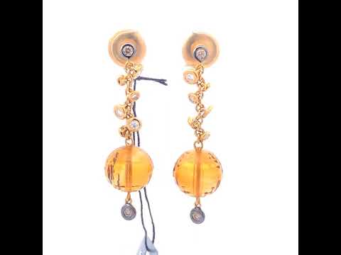 Rotating video showing the jewelry item