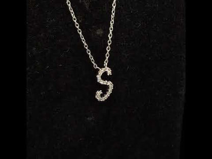 Rotating video showing the jewelry item
