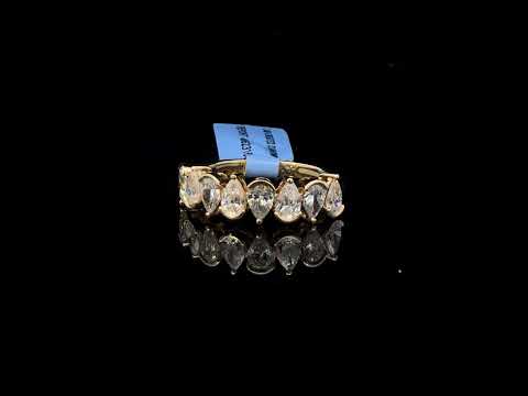 Rotating video showing the jewelry item