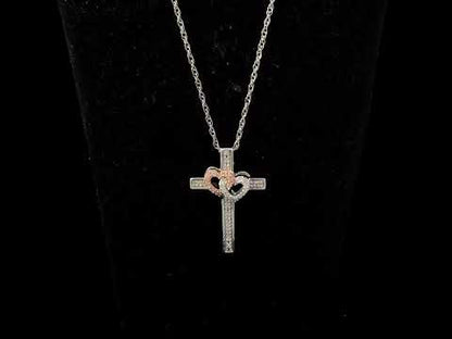 Rotating video showing the jewelry item