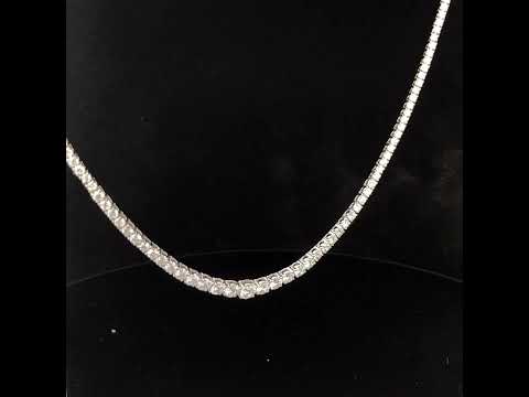 Rotating video showing the jewelry item