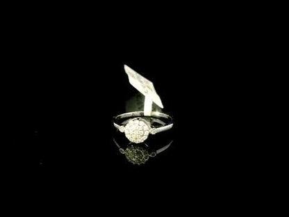 Rotating video showing the jewelry item