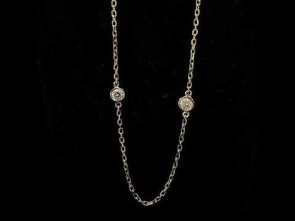 Rotating video showing the jewelry item