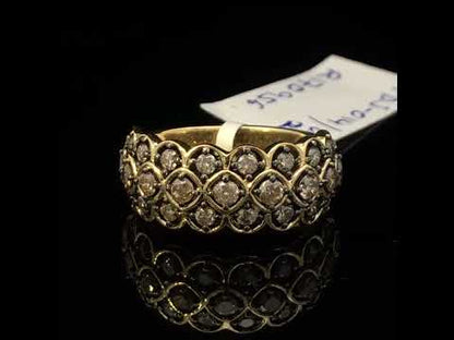 Rotating video showing the jewelry item
