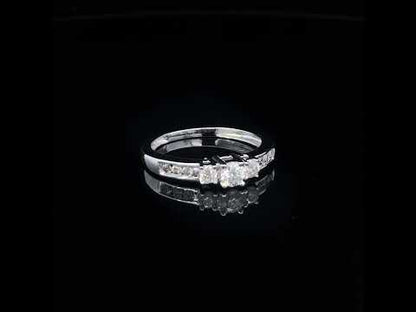 Rotating video showing the jewelry item