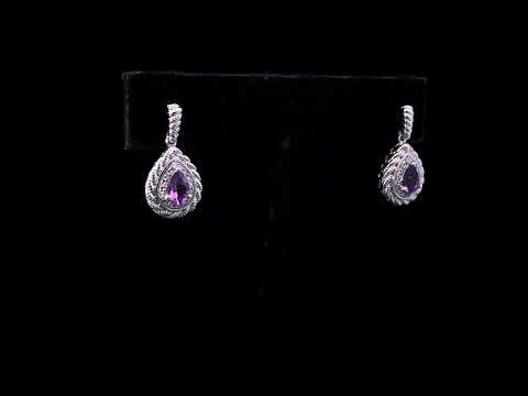 Rotating video showing the jewelry item