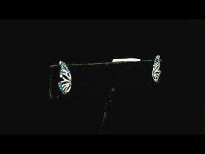 Rotating video showing the jewelry item