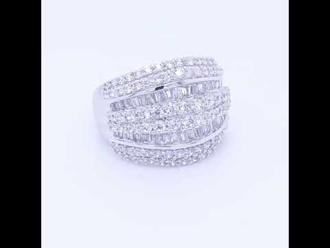 Rotating video showing the jewelry item