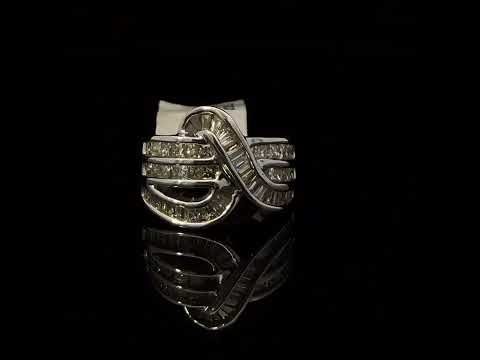 Rotating video showing the jewelry item